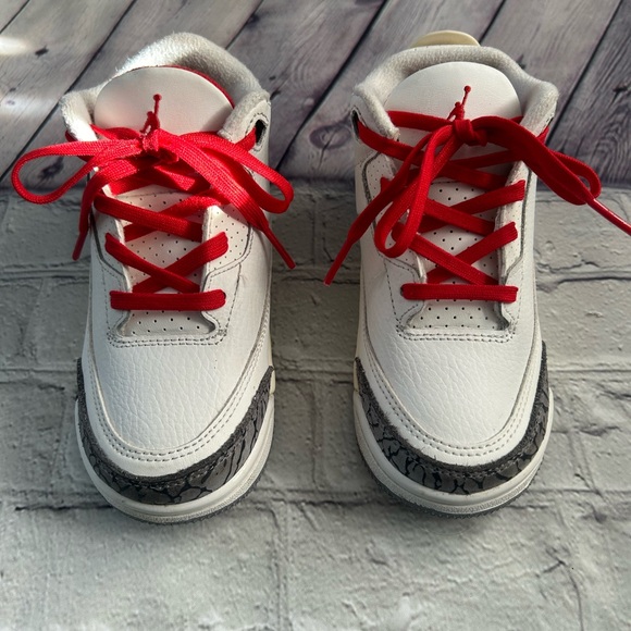 Air Jordan Retro 3’s Chils Size 10c -Like New! - Picture 2 of 3